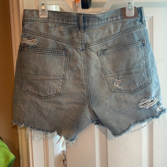 American eagle 90’s boyfriend shorts - Picture 2 of 4